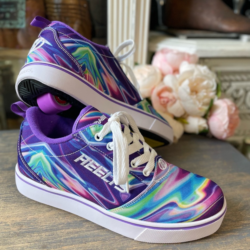 Heelys purple swirl wheeled shoes Womens 7 new